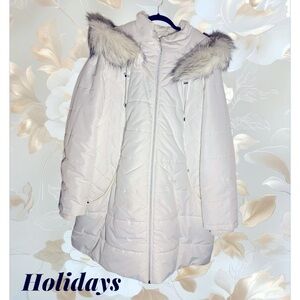 Susan Graver Water
Resistant Quilted Puffer
Jacket with Hood
White Size 3X